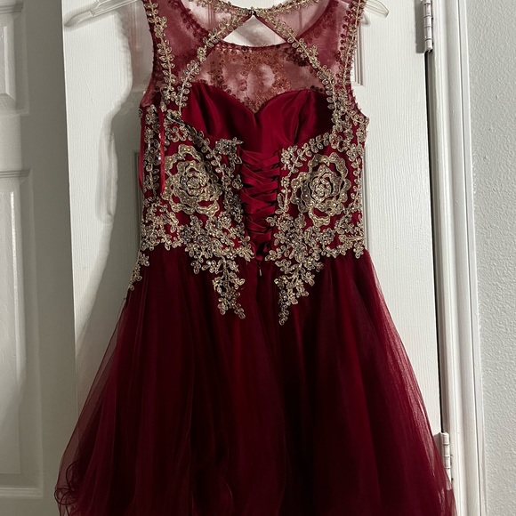 Short Burgundy dress with gold detailing - Picture 1 of 3